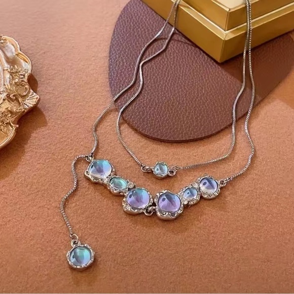 Iridescent Circles Layered Necklace Set - Picture 4 of 6